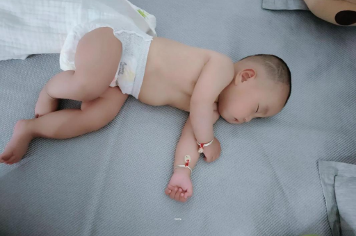 东方宝宝老打喷嚏怎么办
